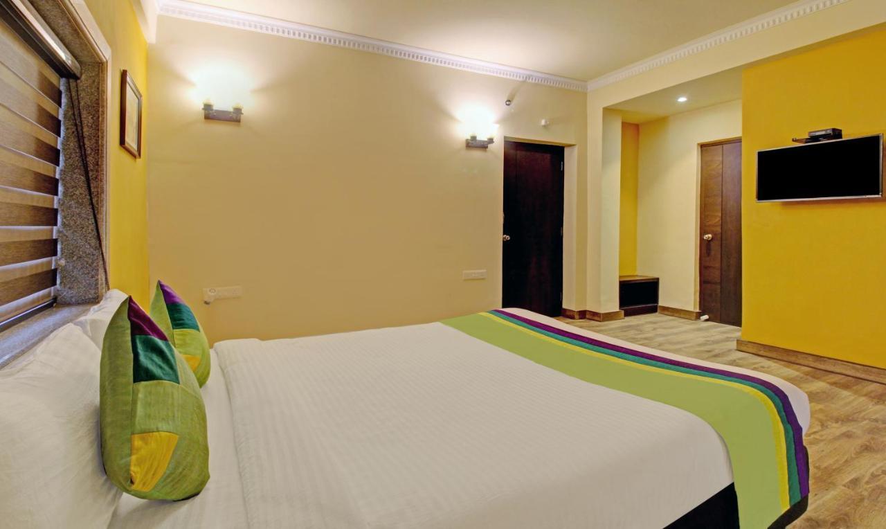 Treebo Asl Prime, Near Ballygunge Railway Station Calcutá Exterior foto